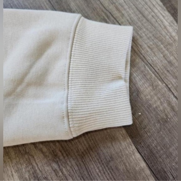 Mens Under Armour Hoodie Sweatshirt
2XL Cream & Gold W/Front Pocket - Picture 9 of 9